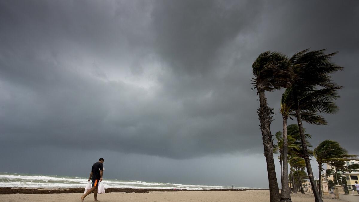 Hurricane Irmas fierce winds blast into Florida
