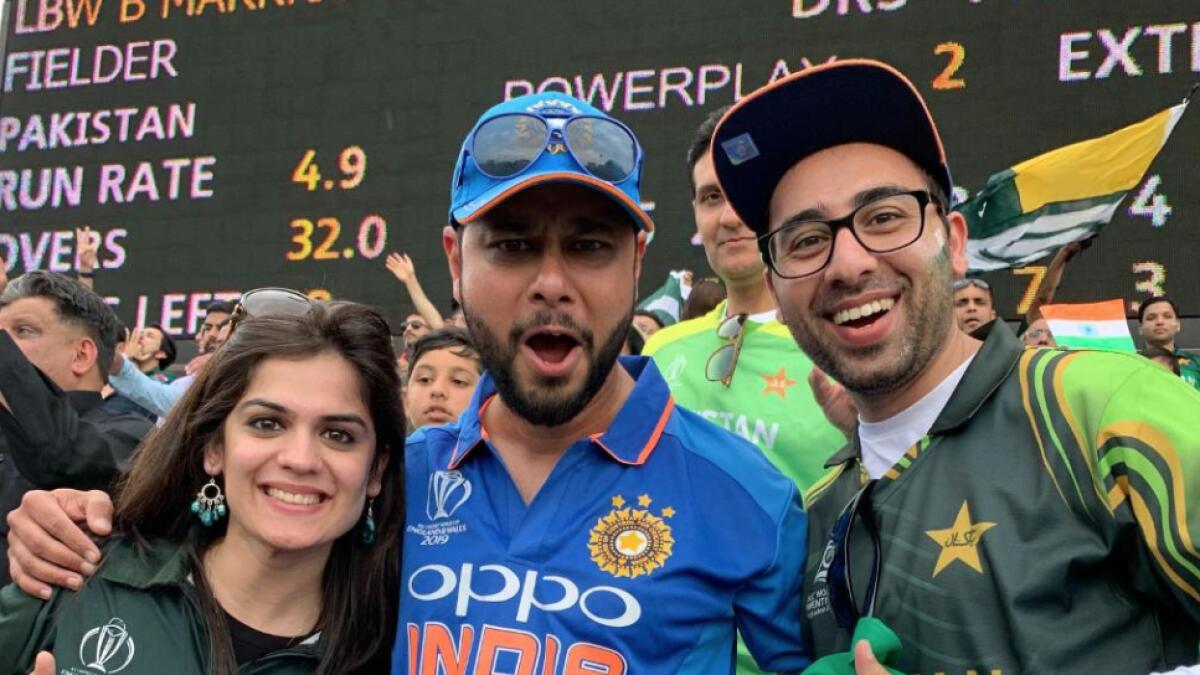 Indian fan supports Pakistan in crucial match, wins the internet