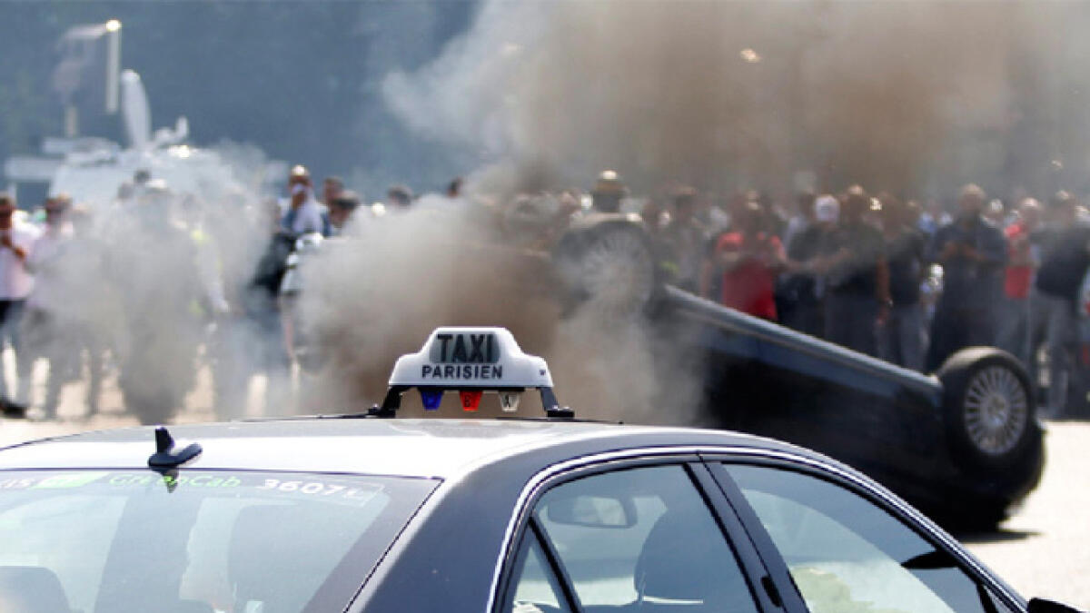 Violent French taxi protests against Uber