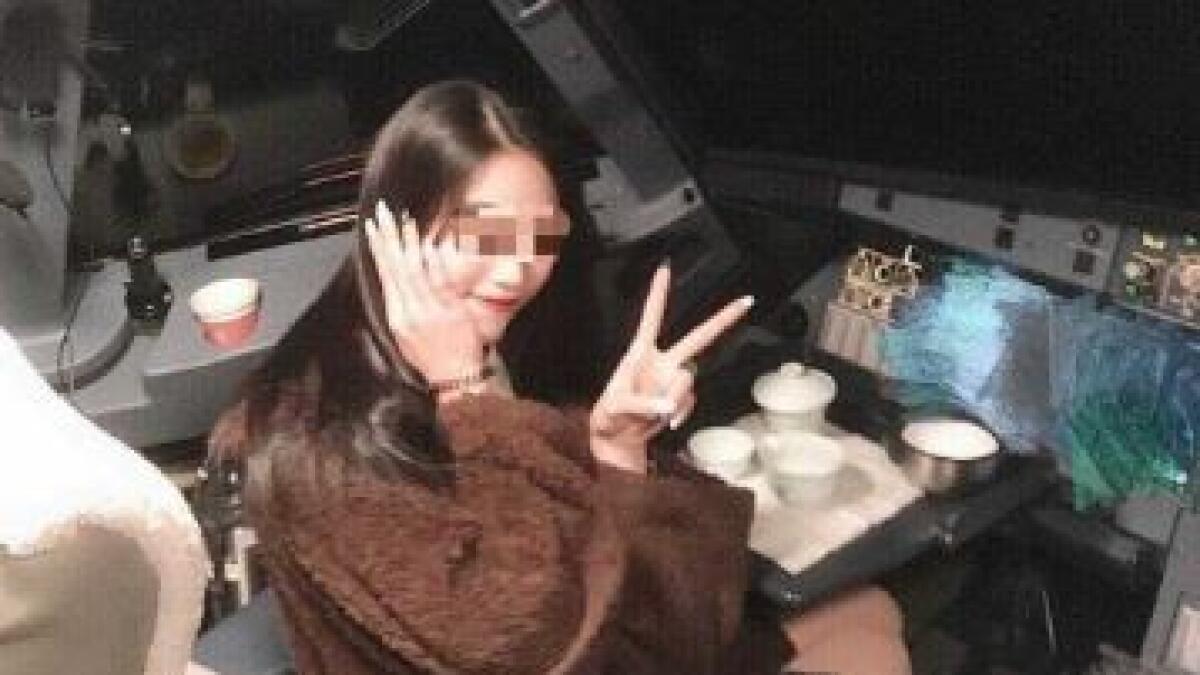 Chinese, pilot, banned, passenger, cockpit, photo, female passenger, viral, 