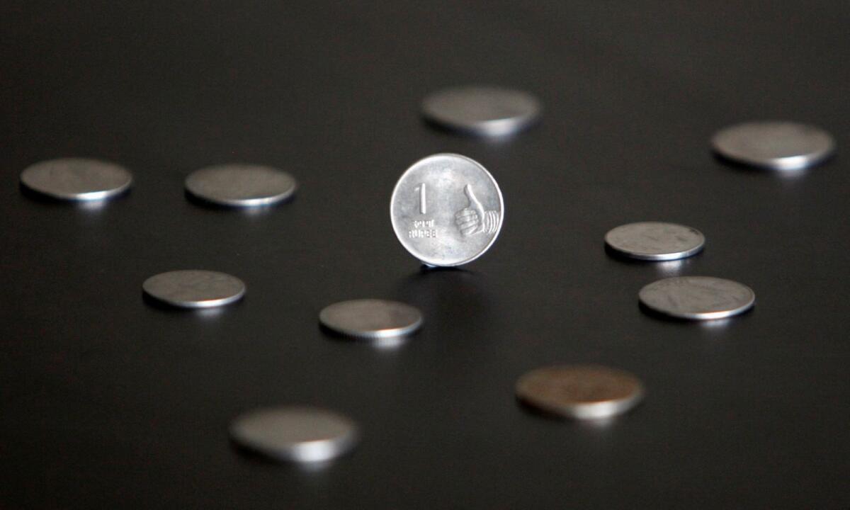 An Indian one rupee coin is seen in this picture illustration. Photo: Reuters
