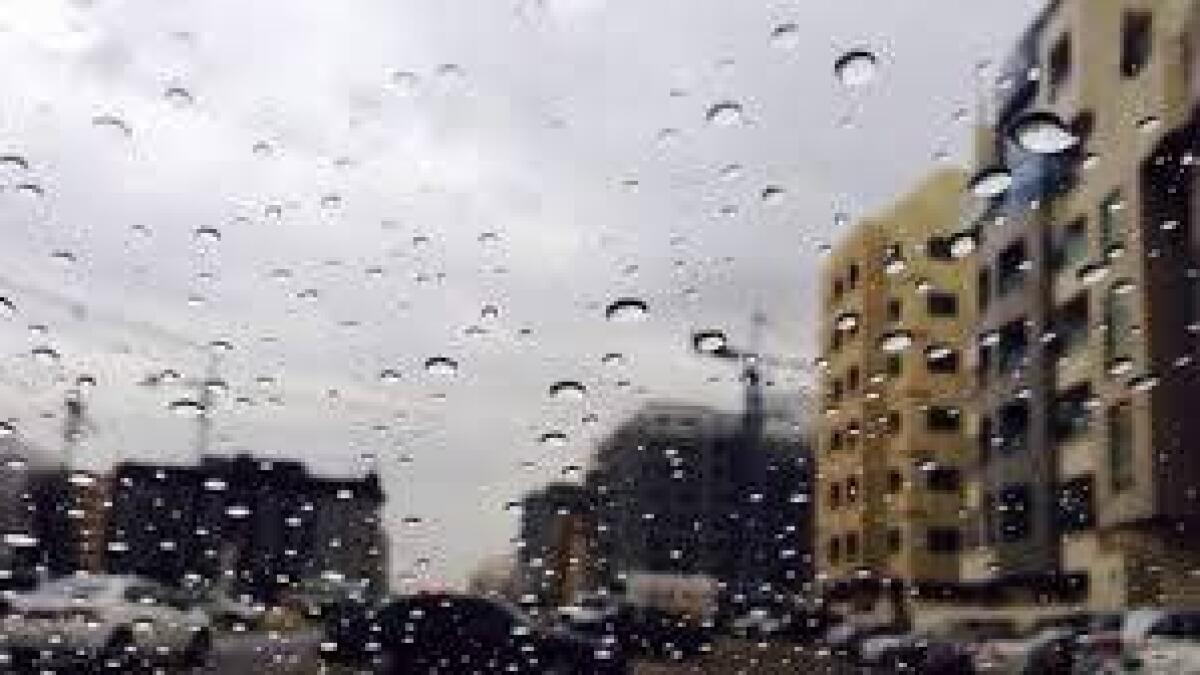 Video: Rain over parts of UAE, dusty weekend ahead