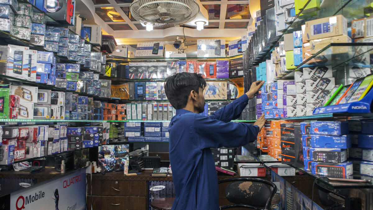 Pakistan to manufacture   cellphones, smartphones