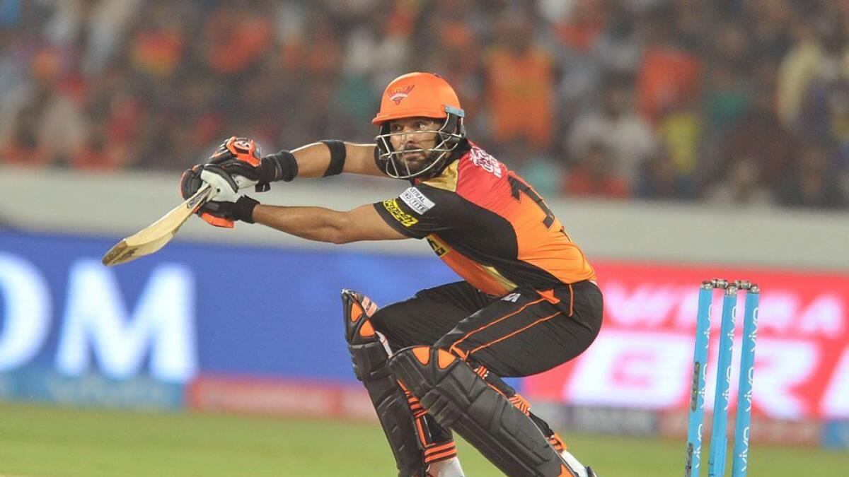 Defending champions Sunrisers beat Challengers in opening match of IPL 2017
