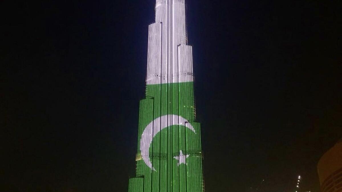 Video: Dubais Burj Khalifa lights up with Pakistan flag