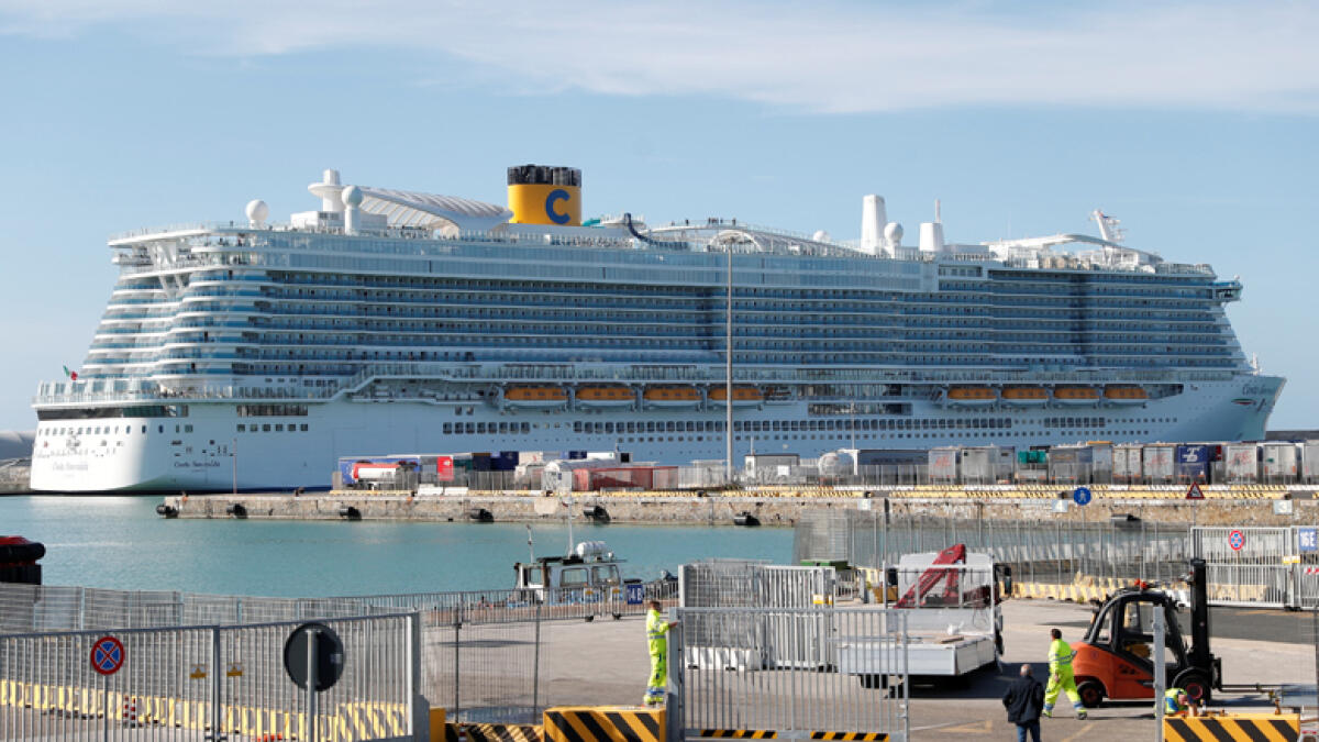 cruise ship, italy, wuhan, coronavirus, chinese, passengers, lockdown