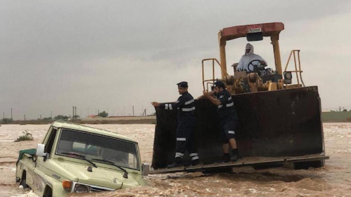 emiratis, rescued, flooded valley, uae, wadi, al ain, heavy rains, rain in uae, weather report, weather update