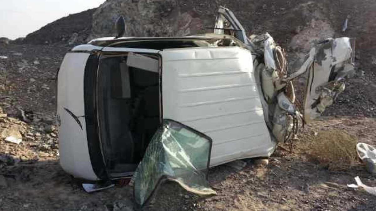 1 killed, 4 injured as car flips over on UAE road