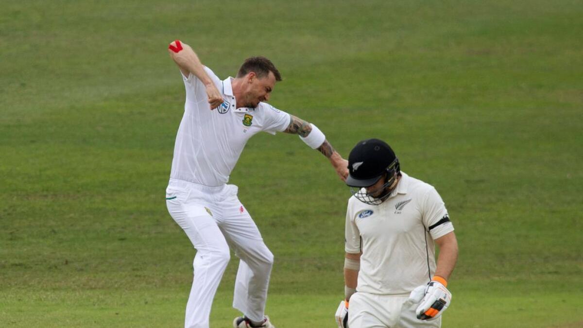 Cricket: Steyn takes early wickets as rain halts NZ-SA Test