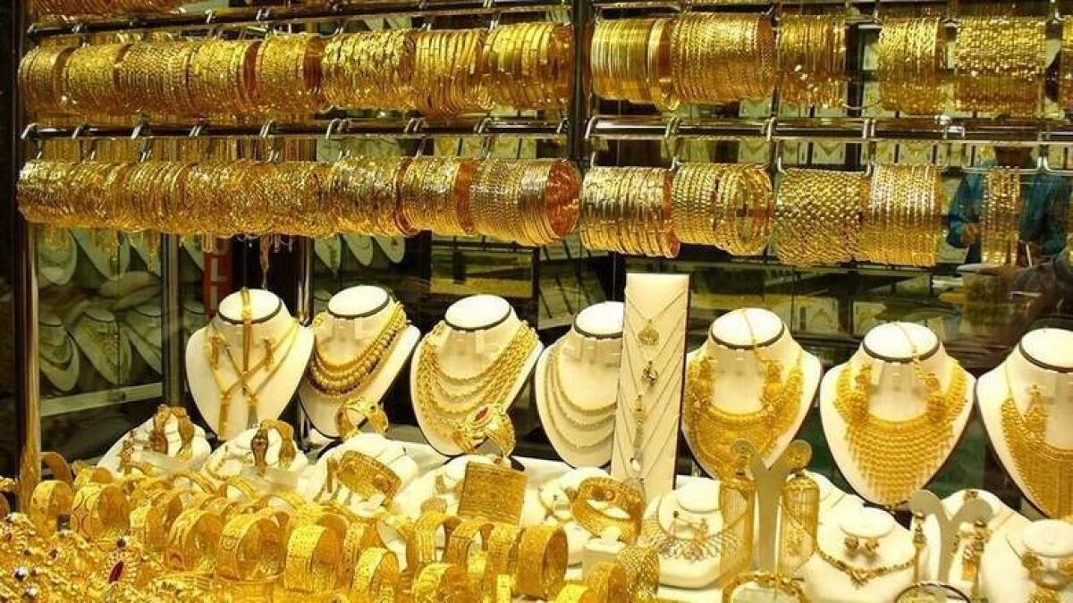 Gold price holds steady, hovers around 7 weeks high   