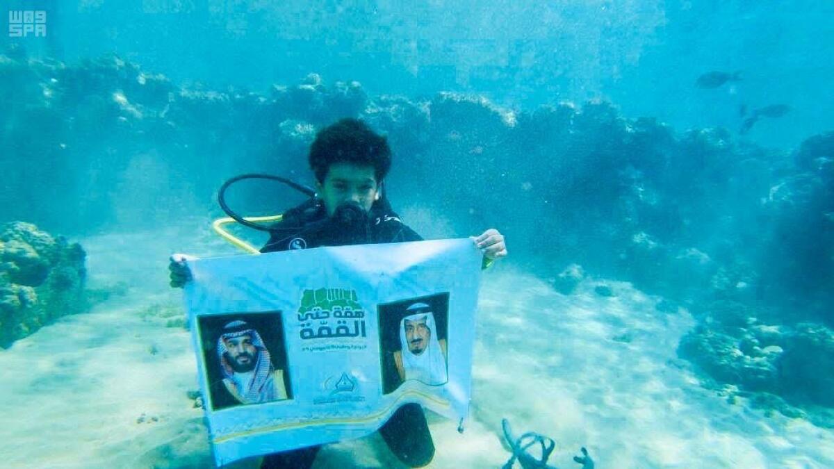 Ten-year-old dives underwater to wish Saudi on National Day