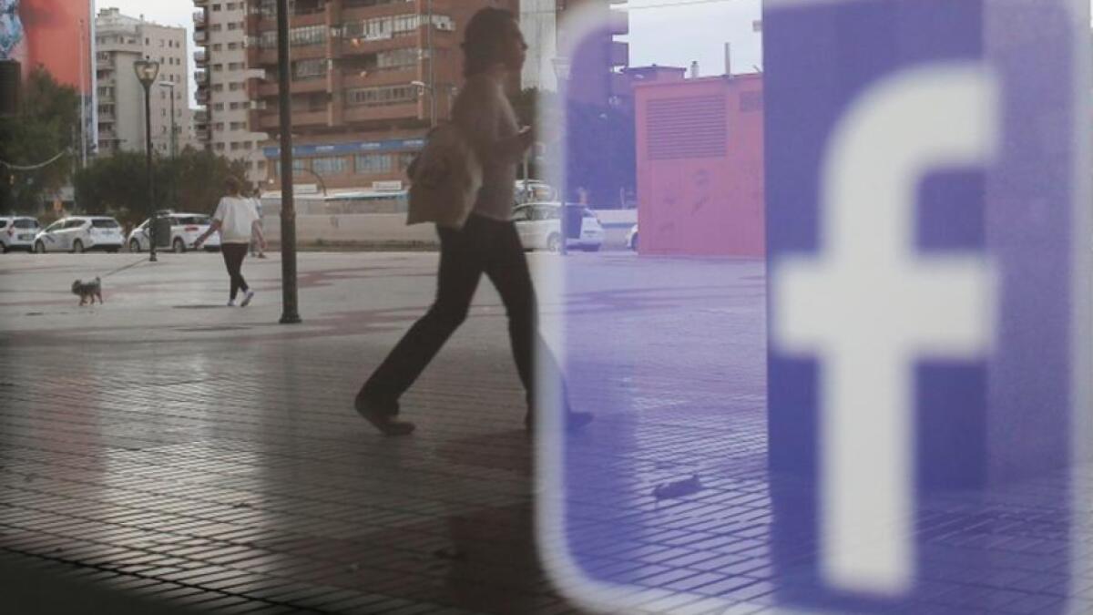 Facebook bug makes private posts public for as many as 14m users 