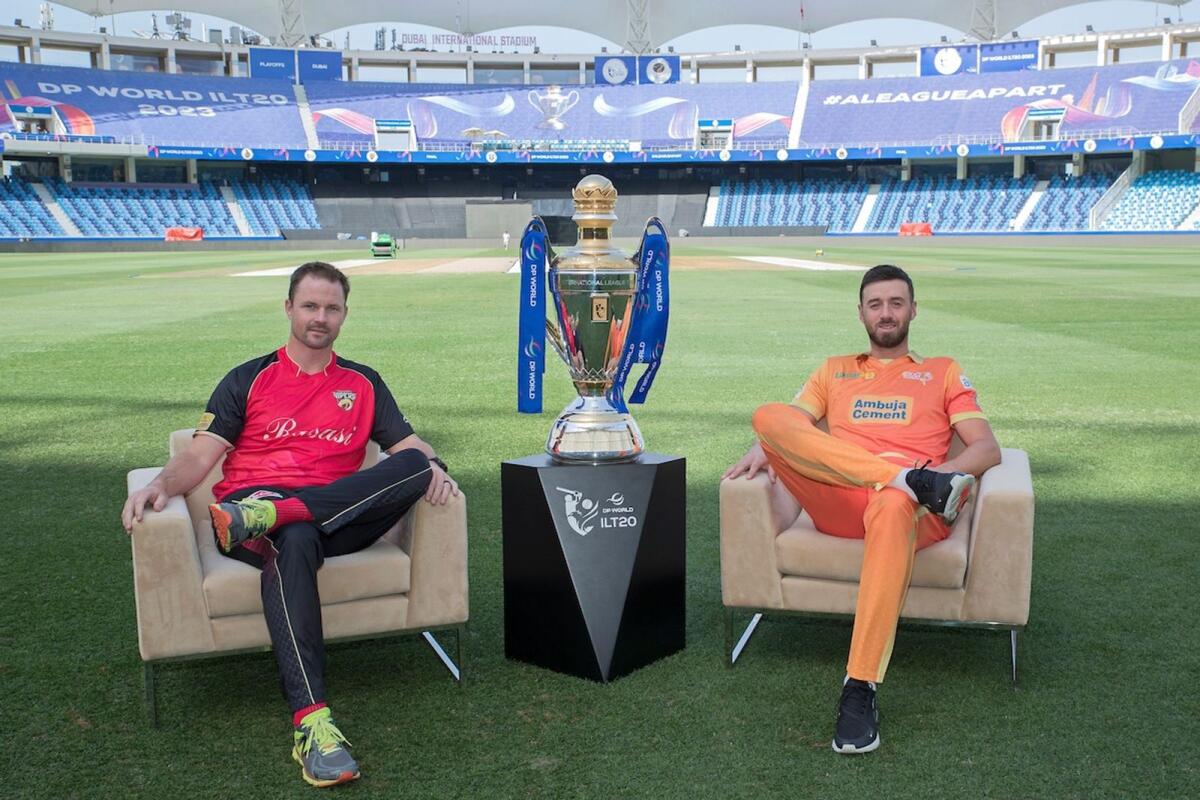 Desert Vipers skipper Colin Munro and Gulf Giants captain James Vince pose with the DP World ILT20 trophy at the Dubai International Cricket Stadium. — Supplied photo