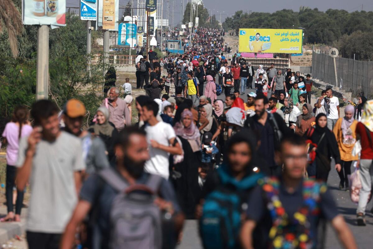 Palestinians fleeing Gaza City towards the southern areas walk on a road on November 8, 2023. Photo: AFP