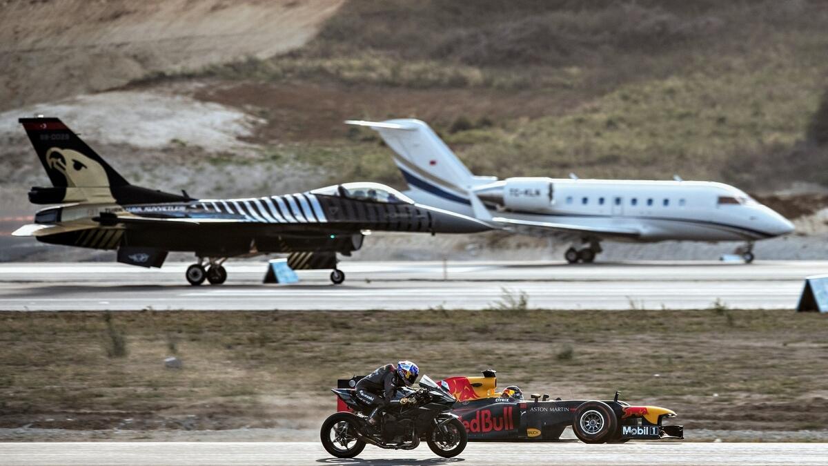 Video: Supercar, superbike, F1 car, jet, fighter jet go head to head; who won?