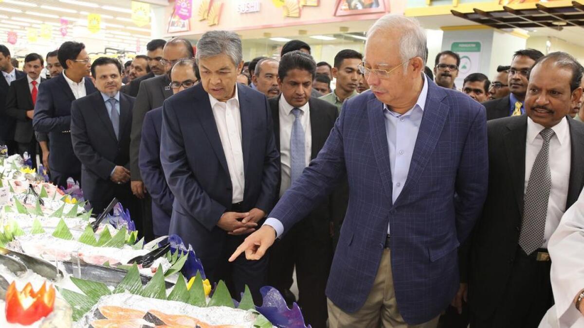 Najeeb Razak tours the first LuLu mall with a hypermarket in Kuala Lumpur along with Ahmed Zahid Hamidi, Yusuffali M.A. and other cabinet ministers, officials and dignitaries.