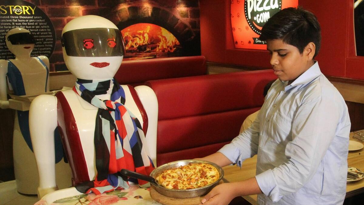 Robotic waitress turns heads in Multan