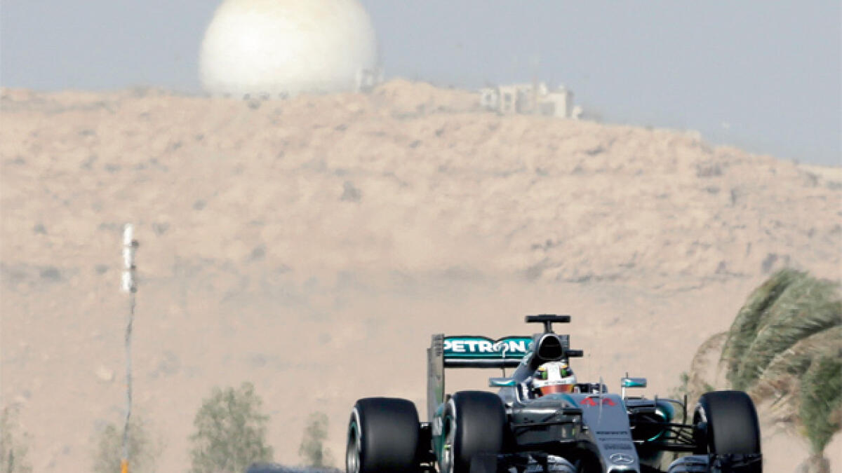 Lewis Hamilton grabs pole in Bahrain GP qualifying