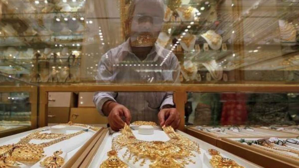 After continuous fall, Dubai gold prices edge higher