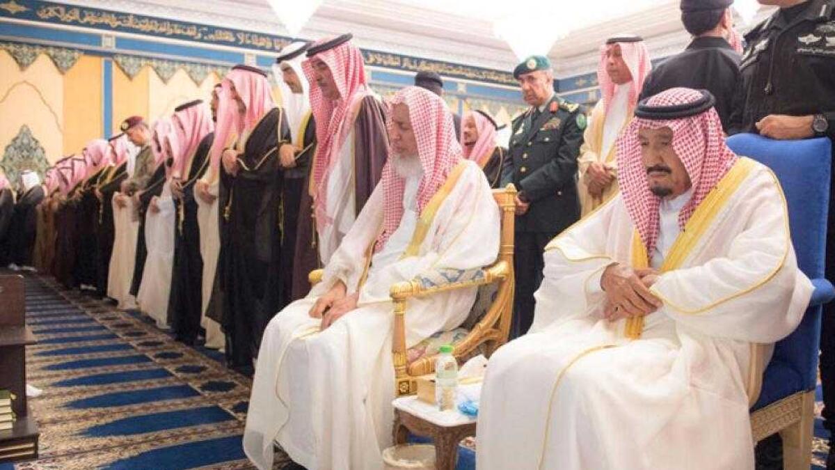 King Salman offers funeral prayer for Prince Abdul Rahman