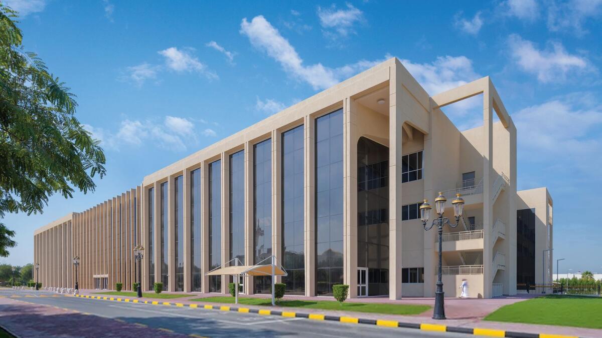 The AUS Engineering and Sciences Building has been awarded a 2 Pearl rating by Estidama, a sustainable development initiative of the Abu Dhabi Urban Planning Council. This green building rating system uses a scale of 1 to 5 Pearl, based on four criteria: environment, economic social and cultural.
