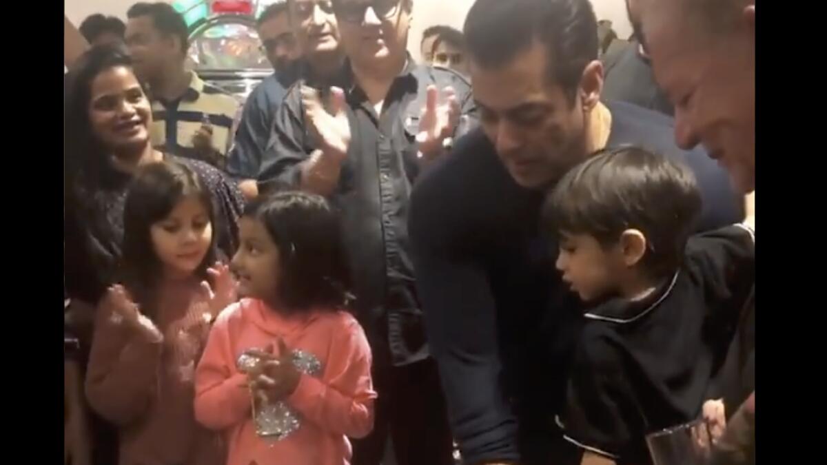 Video: Salman Khan turns 54 today, cuts birthday cake with Dabangg 3 co-stars