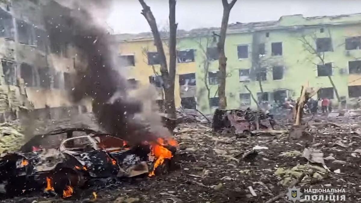 This video grab from a handout footage taken and released by the the National Police of Ukraine on March 9, 2022, shows damaged buildings of a children's hospital, destroyed cars and debris on ground following a Russian air strike in the southeastern city of Mariupol. Photo: AFP