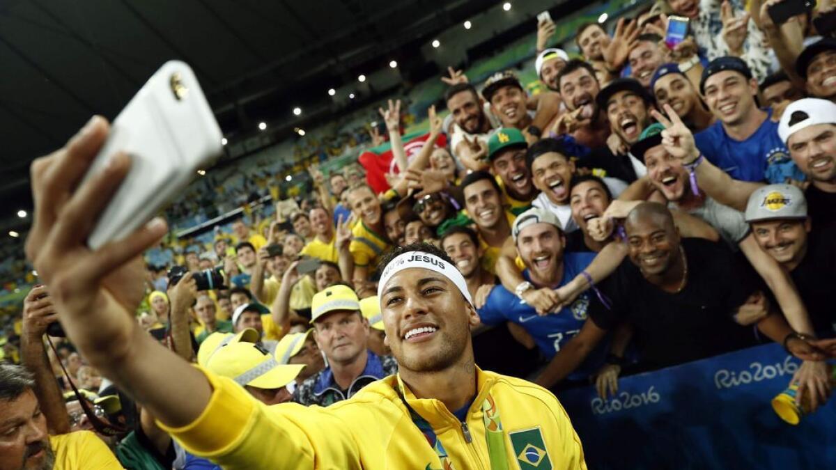 Managers defend Neymar