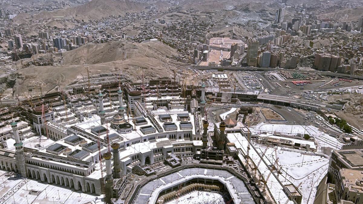 A picture taken on July 4, 2022 shows a general view of the Kaaba (C) at the Grand Mosque, in the holy city of Mecca. Photo: AFP