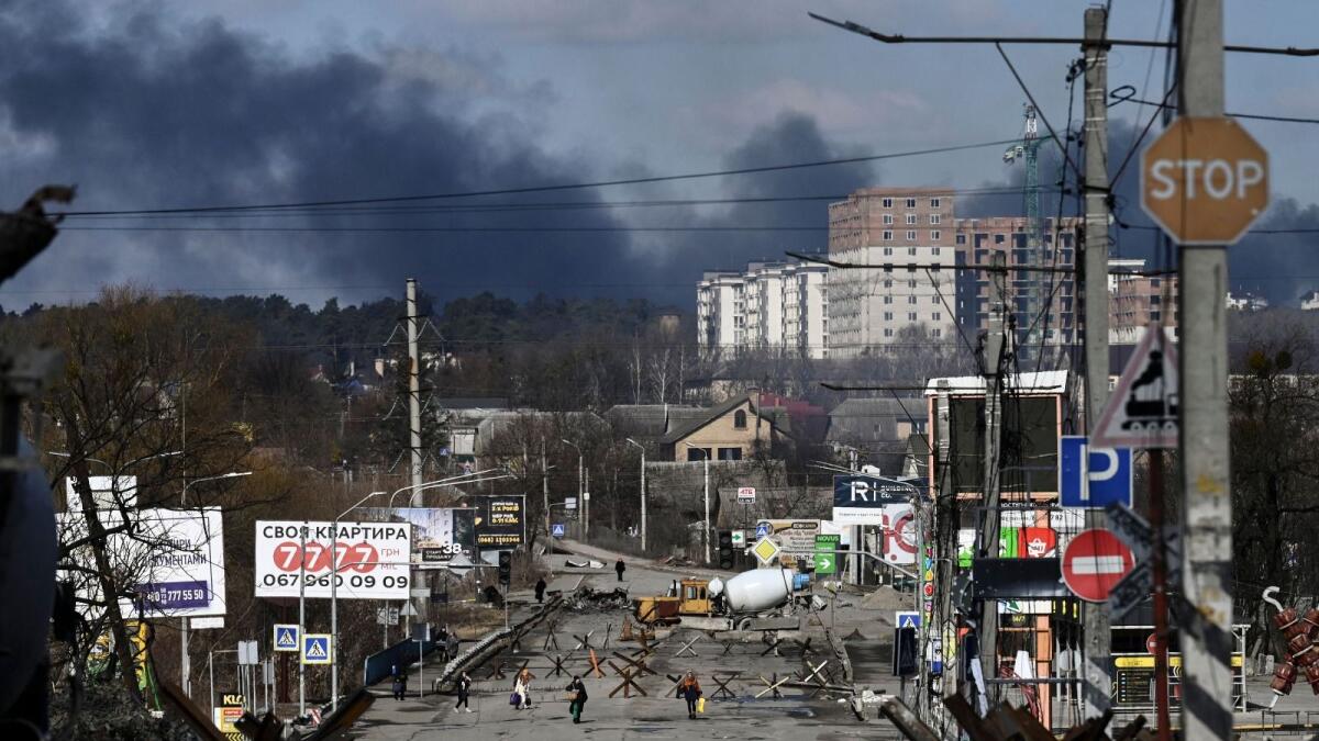 Residents evacuate the city of Irpin, north of Kyiv, on March 10, 2022. Russian forces on March 10, 2022 rolled their armoured vehicles up to the northeastern edge of Kyiv, edging closer in their attempts to encircle the Ukrainian capital. (Photo: AFP)