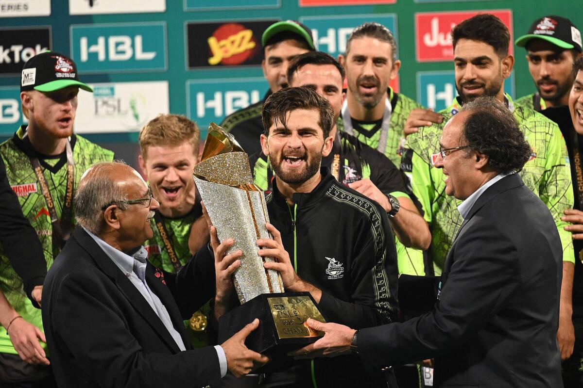 Lahore Qalandars' captain Shaheen Shah Afridi (C) receives the FSL Final Trophy during a ceremony at the end of the Pakistan Super League (PSL) Twenty20 cricket final match between Lahore Qalandars and Multan Sultans. Photo: AFP