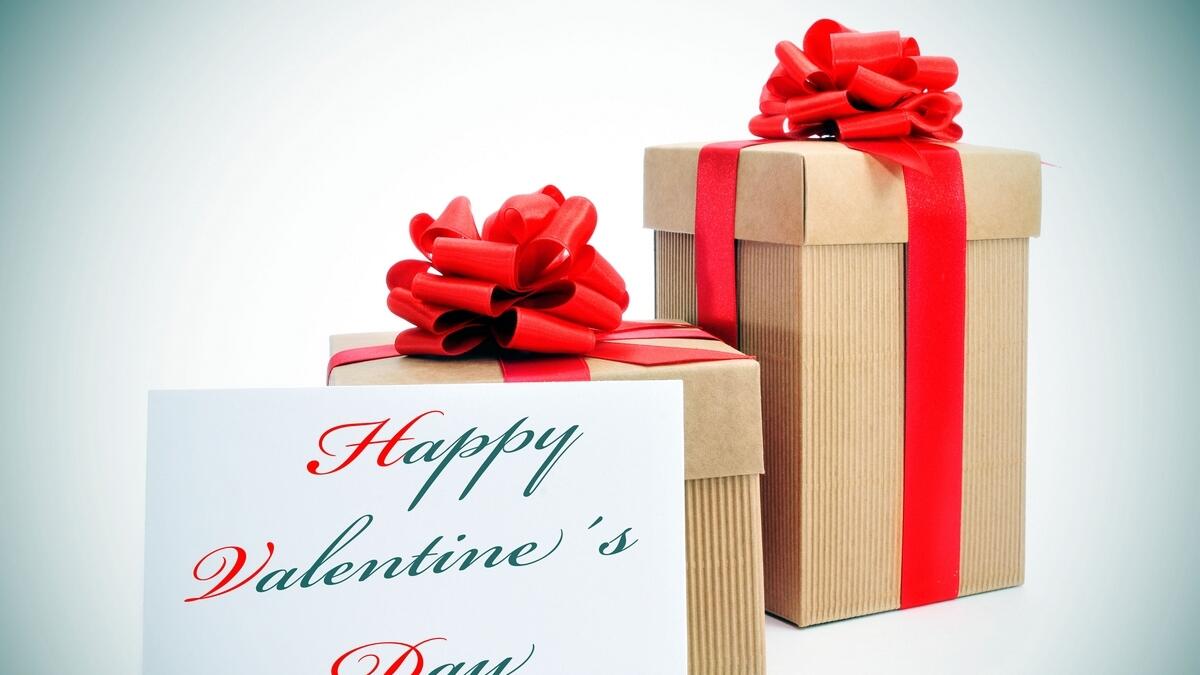valentines day, February 14, amazon.ae, valentines day gifts, samsung, kindle, hidesign, Ferrero Rocher, fitbit, Ferrero Rocher, AirPods, Emporio Armani, Michael Kors