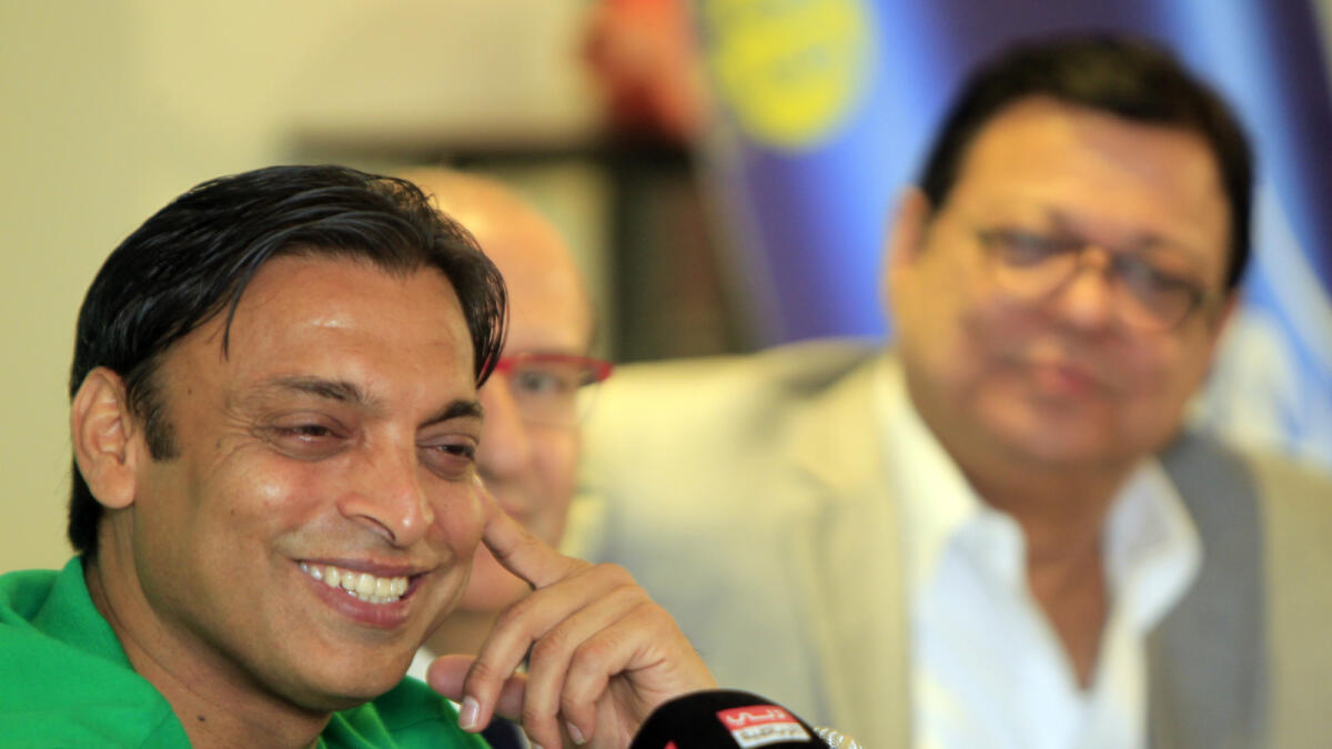 Shoaib Akhtar is keen to share his experience with Mohammad Amir. 
