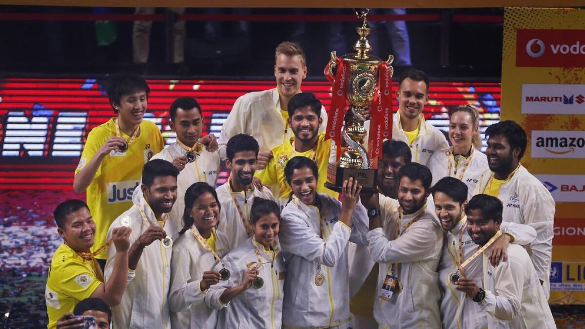 Chennai Smashers edge out Mumbai Rockets to lift title