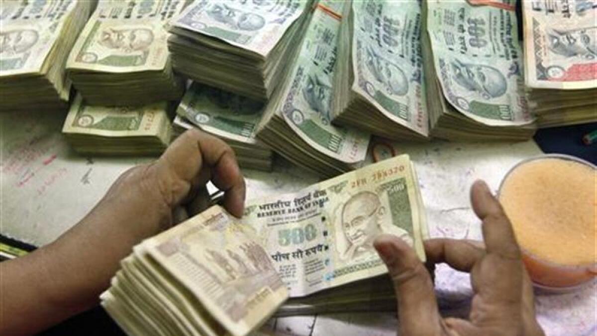 NRI tries to convert Rs 800,000 at UAE exchange