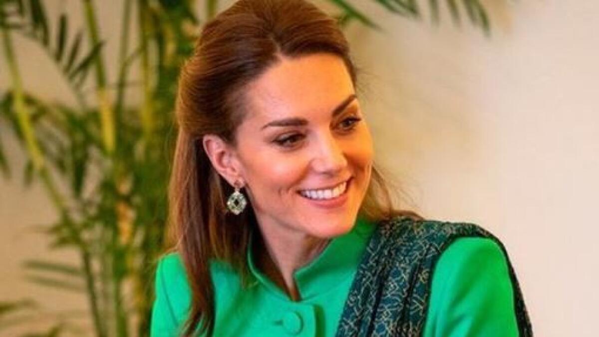 Kate Middleton, Duchess of Cambridge, Pakistani designer, Maheen Khan, local designer, traditional outfit, first day, Pakistan,  