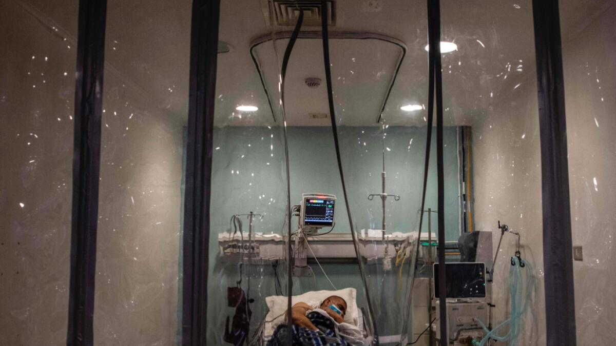 View of a patient infected with Covid-19 at Barros Luco Hospital, in Santiago, Chile. Photo: AFP