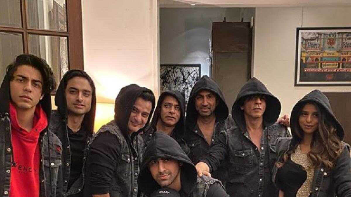 The Khan clan twinningShah Rukh Khan was seen twinning with his kids, Aryan and Suhana in this group picture posted by Gauri Khan during their New Years bash