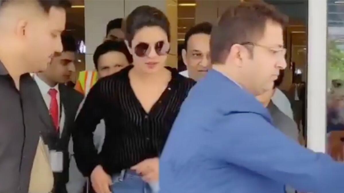 Video: Priyanka Chopra takes off her engagement ring at Delhi airport 
