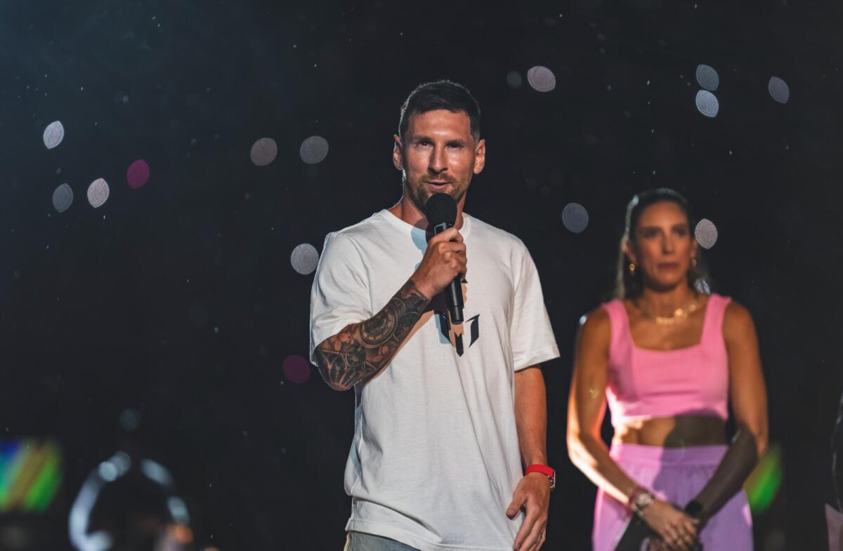 Messi speaks to the fans during the ceremony. — Inter Miami Twitter