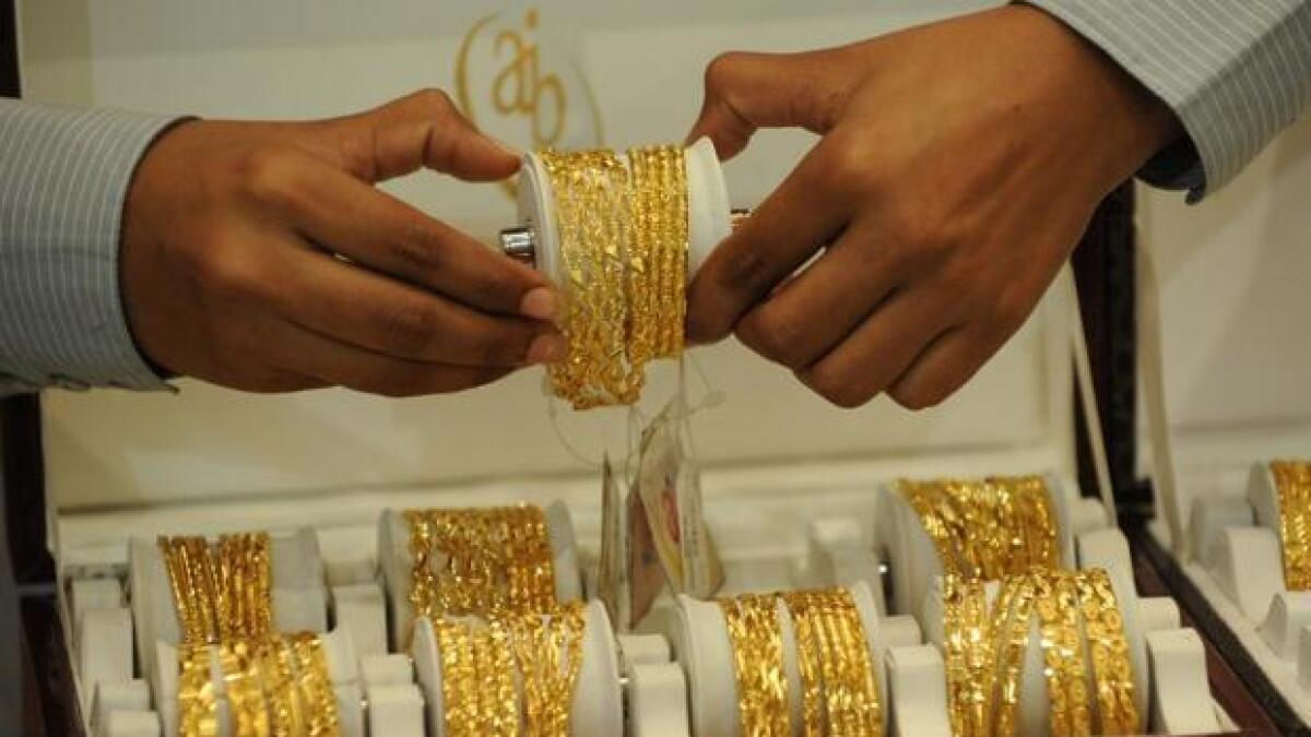Fall in Dubai gold price continues today, time to buy? 