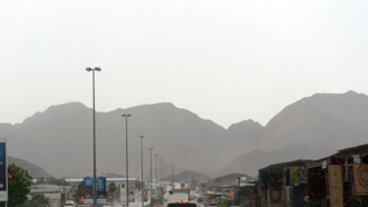 Heavy rains in Liwa; partially cloudy forecast today