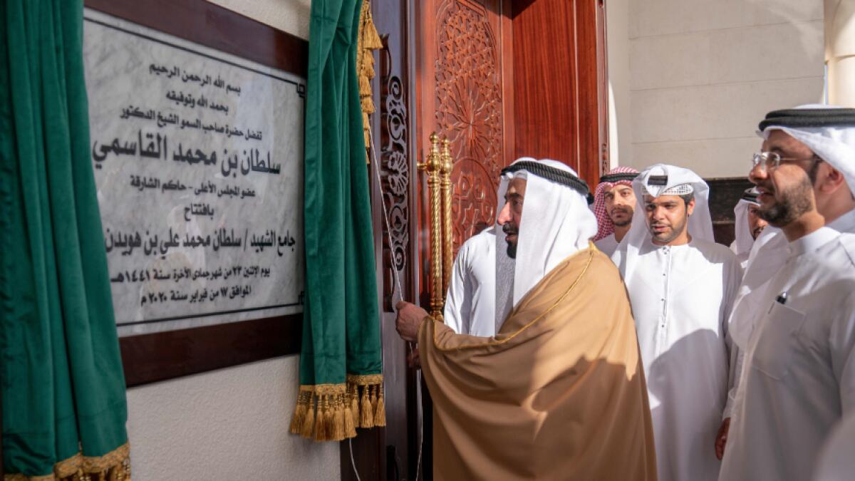 Sheikh Sultan unveiled the curtain to mark the official opening of the mosque, which was built using the characteristic architectural styles of the Fatimid mosques, and can accommodate 1,850 worshippers.