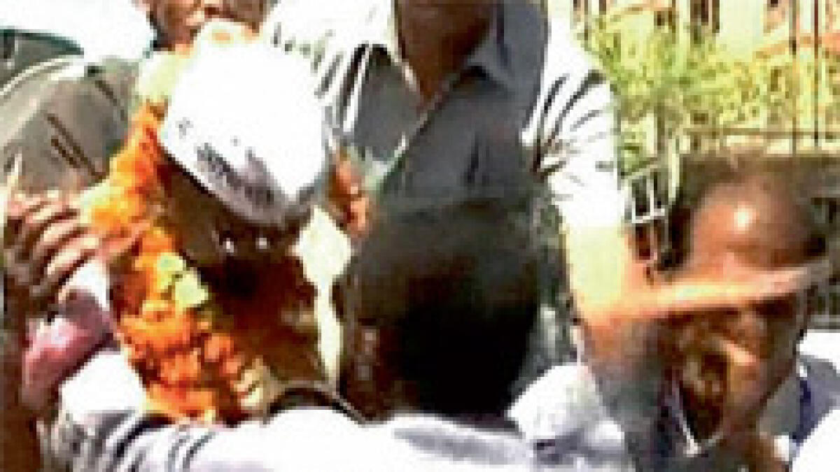 Kejriwal slapped by autorickshaw driver
