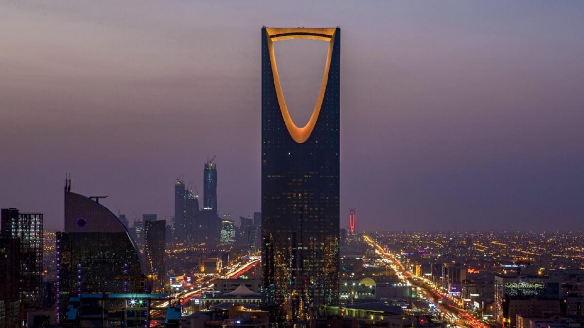 Saudi Arabia to hold on dollar peg