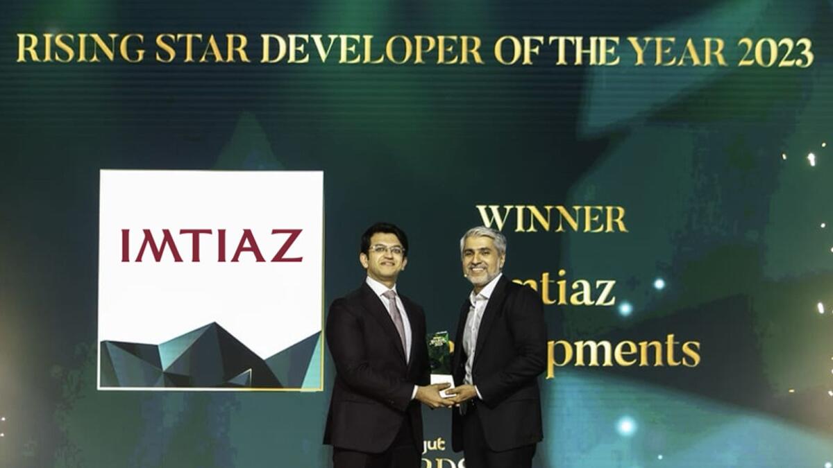 Masih Imtiaz, CEO of Imtiaz Developments receives the ‘Rising Star Developer of the Year’ at Bayut's annual award ceremony.
