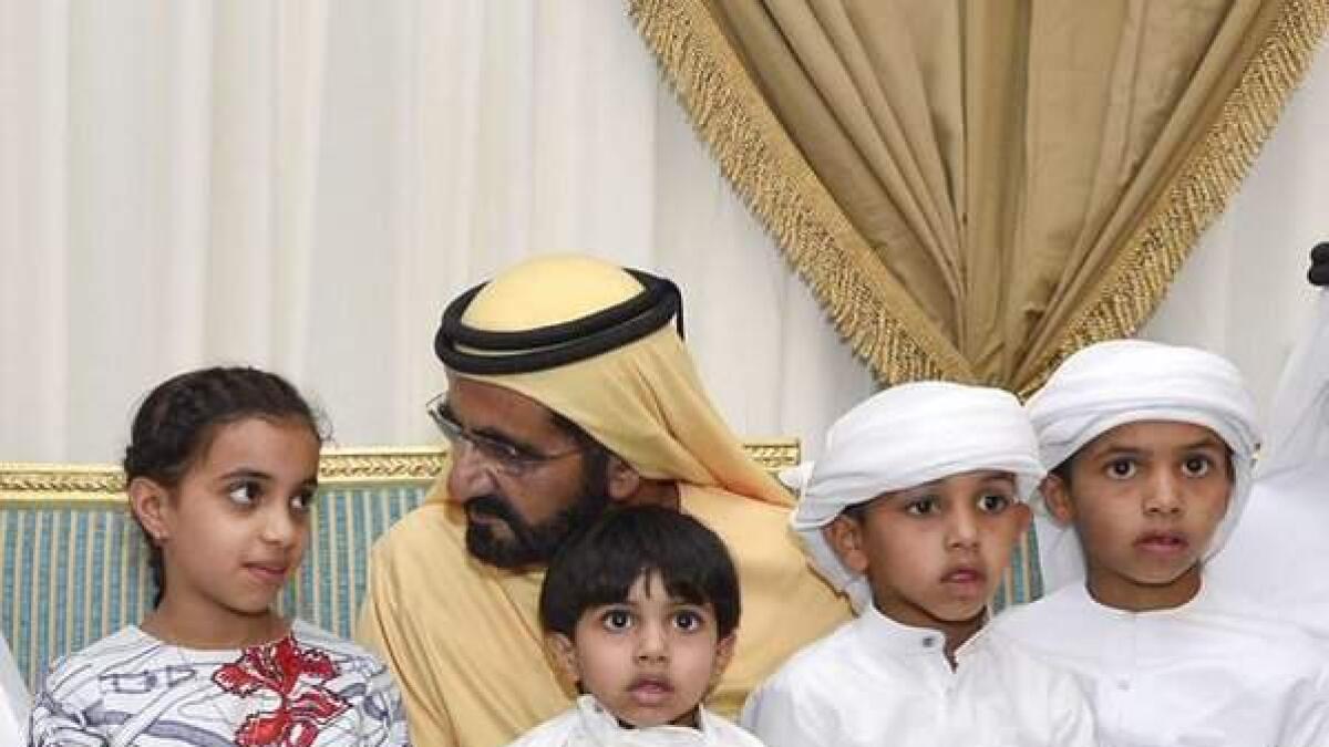 Mohammed offers condolences to UAE martyrs family 