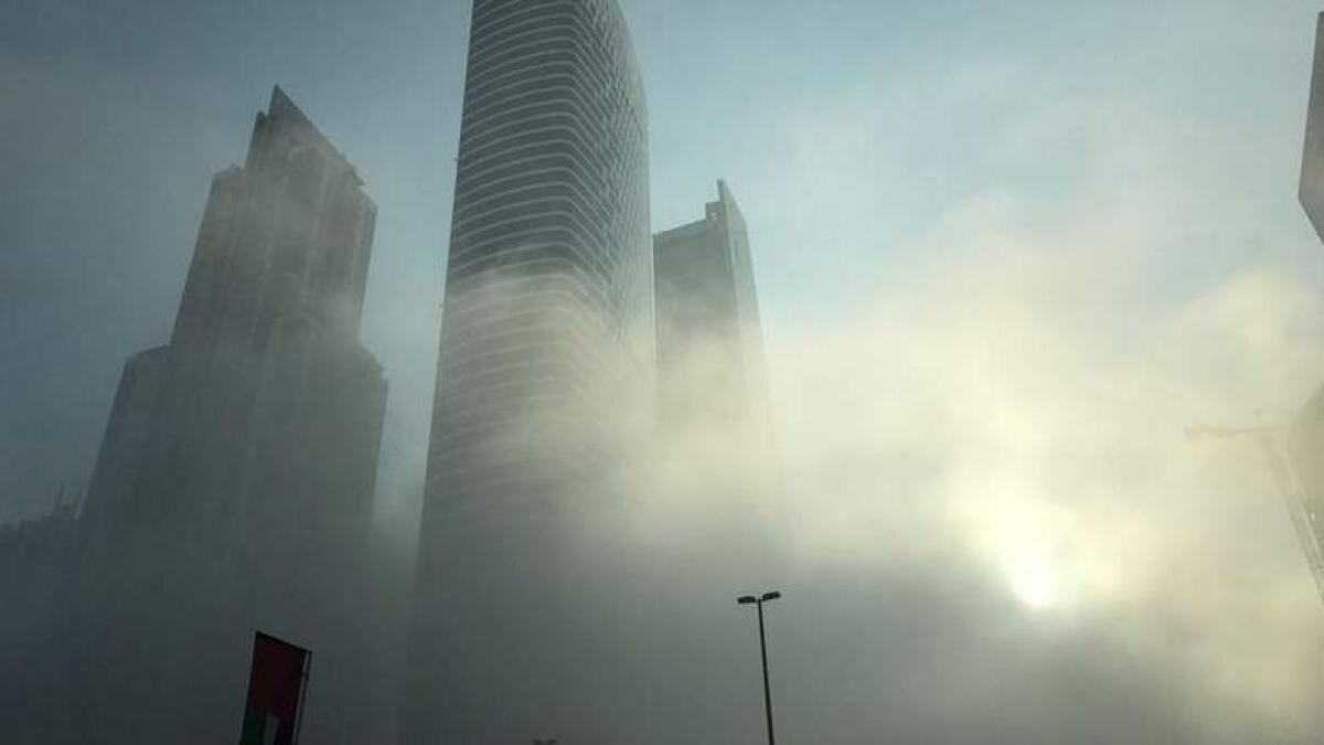 Thick fog engulfs parts of UAE, humidity to touch 90%