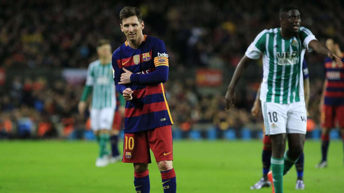 Barcelona's Argentinian forward Lionel Messi reacts after being hit by Betis' goalkeeper during the Spanish league football match FC Barcelona vs Real Betis Balompie at the Camp Nou stadium in Barcelona on December 30, 2015. AFP PHOTO/ PAU BARRENA