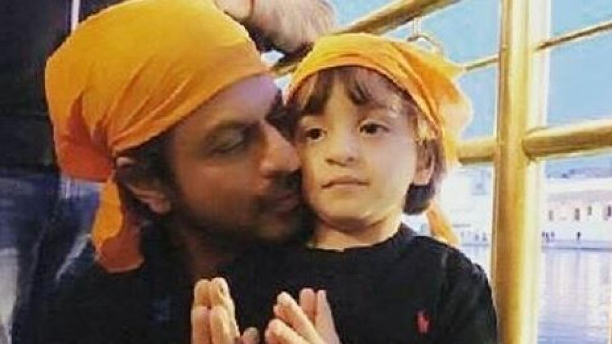 WATCH: Shah Rukh Khan visits Golden Temple with son AbRam